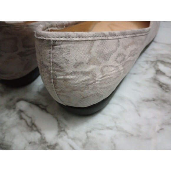 Trotters Animal Print Slip On Flats Buckle Slight Iridescent Shimmer Size 7.5W - Picture 7 of 11